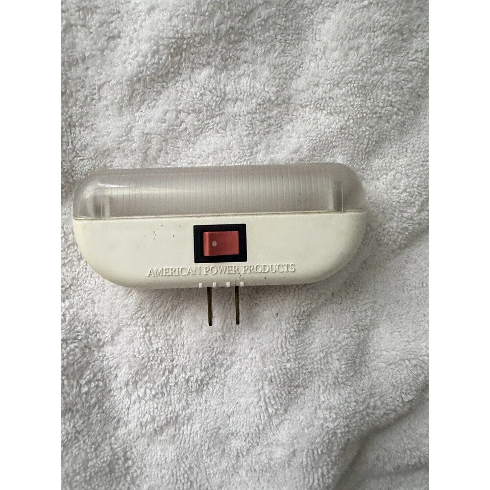 American Power Products Vintage 3.5‑Watt Mini Fluorescent Night Light 07744